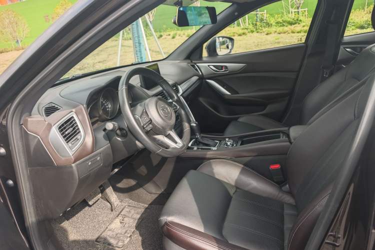 Used Mazda CX-4 2018 2.0L Automatic Two-Wheel Drive Blue Sky Luxury Edition Interior 2
