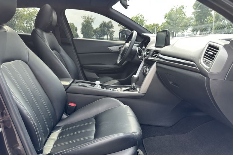 Used Mazda CX-4 2018 2.0L Automatic Two-Wheel Drive Blue Sky Dynamic Version China VI Standard Interior 2