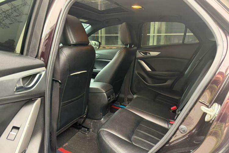 Used Mazda CX-4 2018 2.0L Automatic 2WD Blue Sky Exploration Edition China VI Standard Interior 4