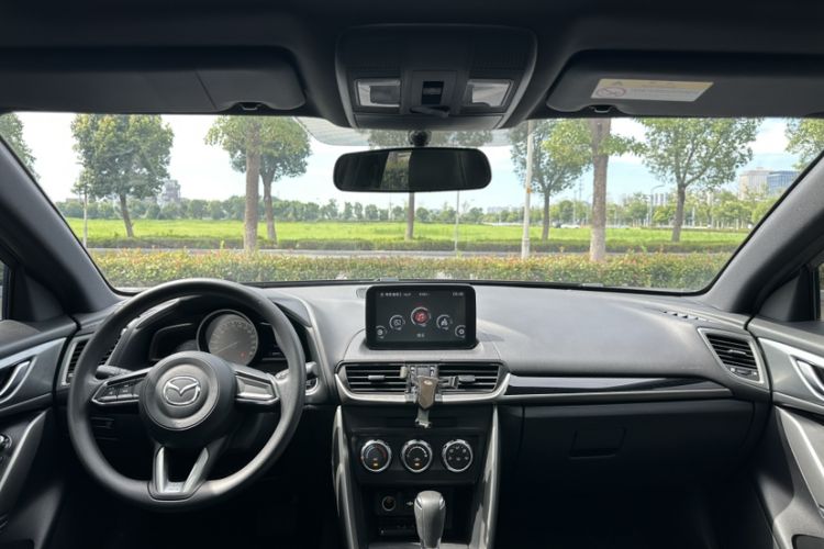 Used Mazda CX-4 2018 2.0L Automatic Two-Wheel Drive Blue Sky Dynamic Version China VI Standard Interior 4