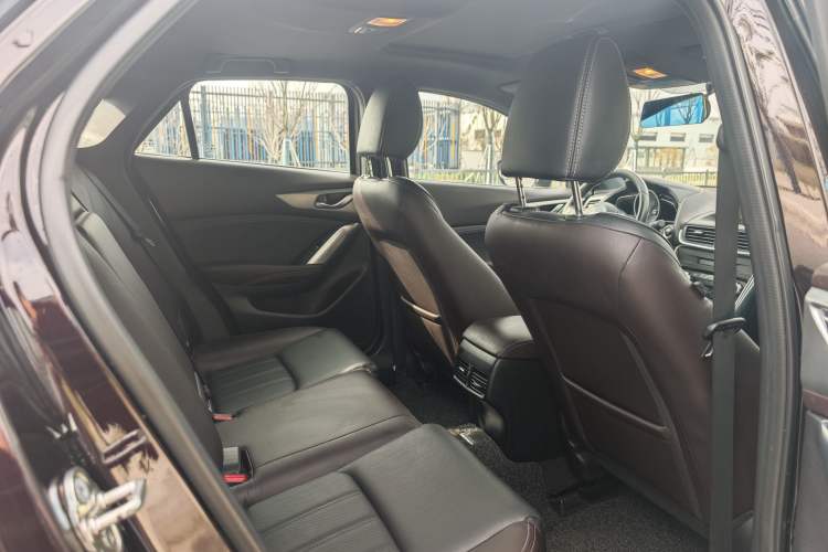 Used Mazda CX-4 2018 2.0L Automatic Two-Wheel Drive Blue Sky Luxury Edition Interior 6