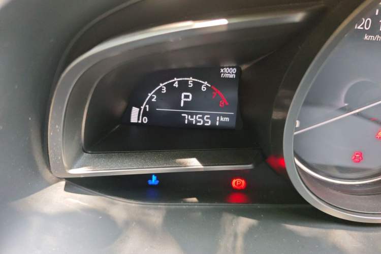 Used Mazda CX-4 2018 2.0L Automatic Two-Wheel Drive Blue Sky Dynamic Version China V Standard Odometer Close Up