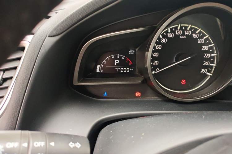 Used Mazda CX-4 2018 2.0L Automatic Two-Wheel Drive Blue Sky Dynamic Version China V Standard Odometer Close Up
