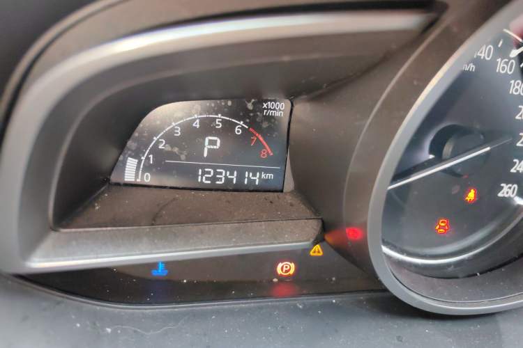 Used Mazda CX-4 2018 2.0L Automatic Two-Wheel Drive Blue Sky Luxury Edition Odometer Close Up