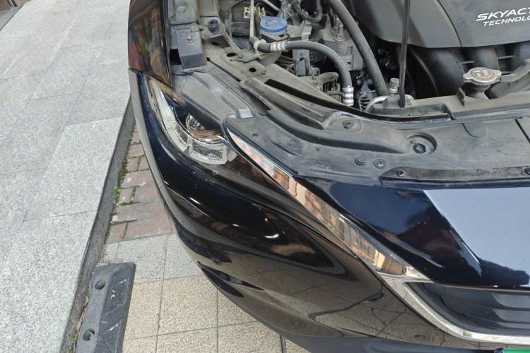 Used Mazda CX-4 2018 2.0L Automatic Two-Wheel Drive Blue Sky Dynamic Version China VI Standard Right Front Headlight