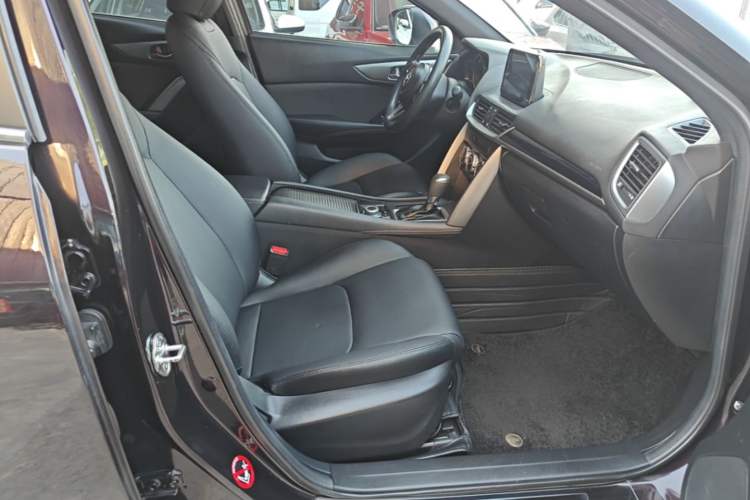 Used Mazda CX-4 2018 2.0L Automatic Two-Wheel Drive Blue Sky Dynamic Version China V Standard Right Front Seat