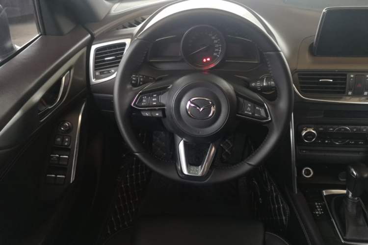 Used Mazda CX-4 2018 2.0L Automatic Two-Wheel Drive Blue Sky Luxury Edition Steering Wheel
