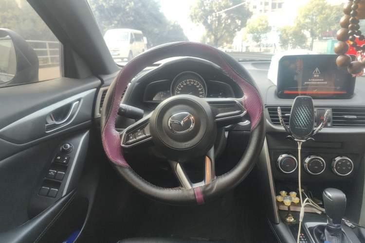 Used Mazda CX-4 2018 2.0L Automatic Two-Wheel Drive Blue Sky Dynamic Version China V Standard Steering Wheel
