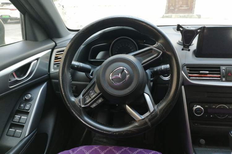 Used Mazda CX-4 2018 2.0L Automatic Two-Wheel Drive Blue Sky Exploration Version China V Standard Steering Wheel