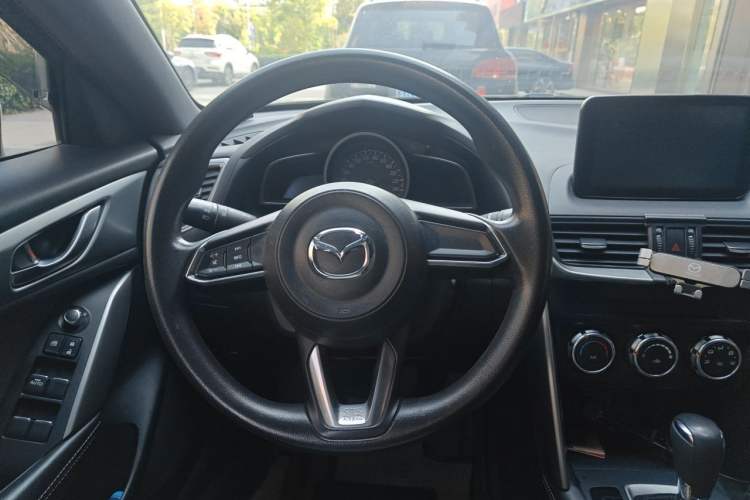 Used Mazda CX-4 2018 2.0L Automatic Two-Wheel Drive Blue Sky Dynamic Version China VI Standard Steering Wheel