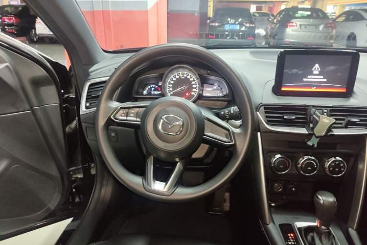 Used Mazda CX-4 2018 2.0L Automatic Two-Wheel Drive Blue Sky Dynamic Version China VI Standard Steering Wheel