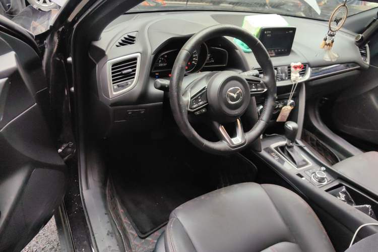 Used Mazda CX-4 2018 2.0L Automatic Two-Wheel Drive Blue Sky Luxury Edition Steering Wheel