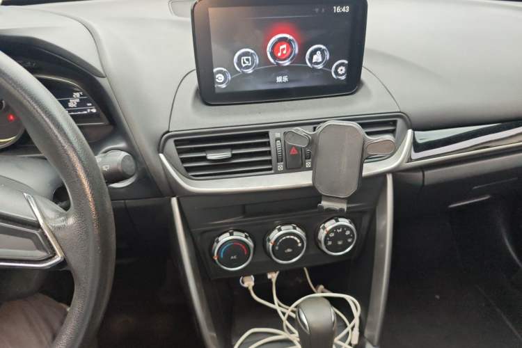 Used Mazda CX-4 2018 2.0L Automatic Two-Wheel Drive Blue Sky Dynamic Version China V Standard Audio And AC Panel