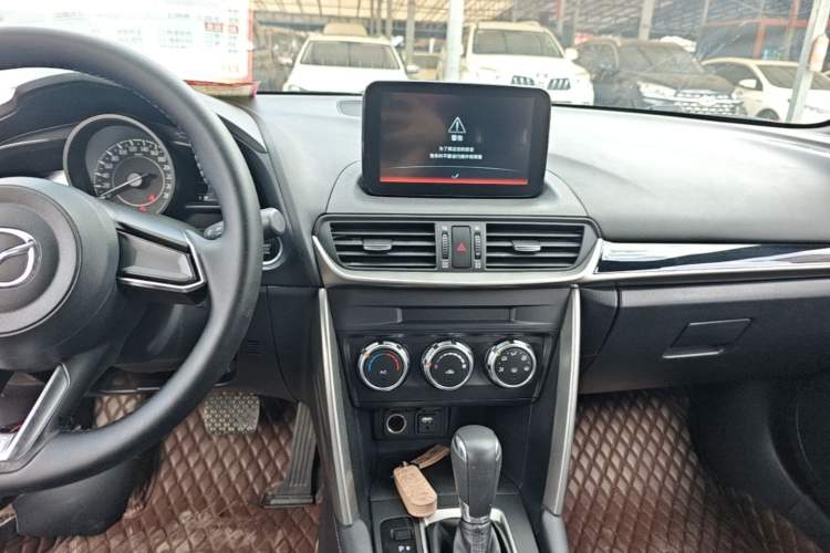 Used Mazda CX-4 2018 2.0L Automatic Two-Wheel Drive Blue Sky Dynamic Version China VI Standard Audio And AC Panel