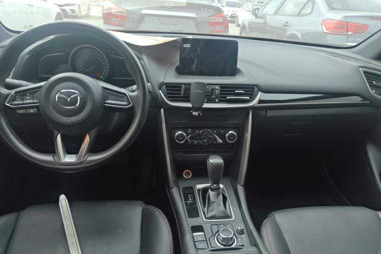 Used Mazda CX-4 2018 2.0L Automatic Two-Wheel Drive Blue Sky Exploration Version China V Standard Audio And AC Panel