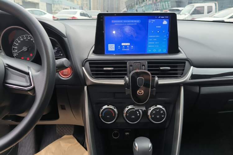 Used Mazda CX-4 2018 2.0L Automatic Two-Wheel Drive Blue Sky Dynamic Version China V Standard Audio And AC Panel