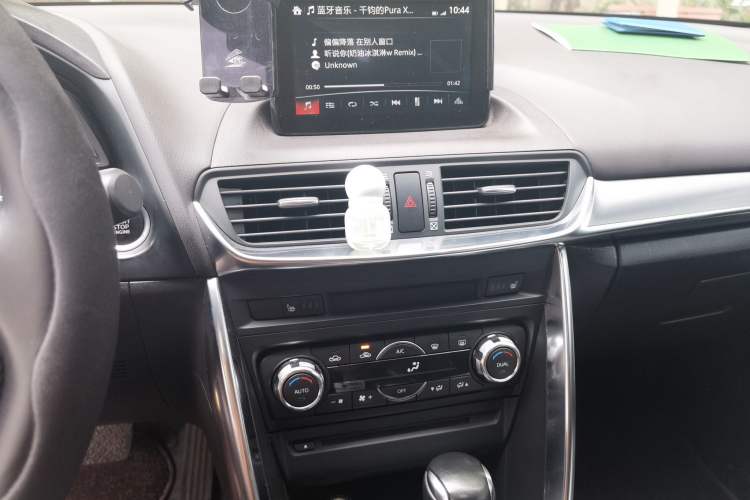 Used Mazda CX-4 2018 2.5L Automatic 4x4 Sky Passion Edition China VI Standard Audio And AC Panel