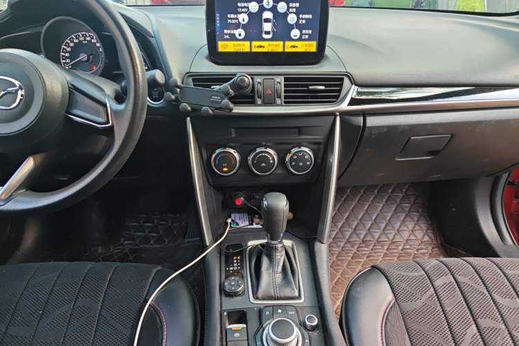 Used Mazda CX-4 2018 2.0L Automatic Two-Wheel Drive Blue Sky Dynamic Version China V Standard Audio And AC Panel