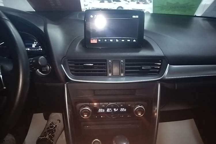 Used Mazda CX-4 2018 2.0L Automatic Two-Wheel Drive Blue Sky Premium Upgrade Version China VI Standard Audio And AC Panel