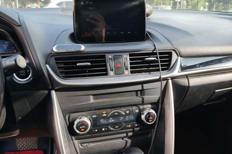 Used Mazda CX-4 2018 2.0L Automatic Two-Wheel Drive Blue Sky Exploration Version China V Standard Audio And AC Panel