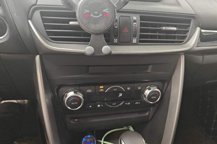 Used Mazda CX-4 2018 2.0L Automatic Two-Wheel Drive Smart Tech Edition China VI Audio And AC Panel