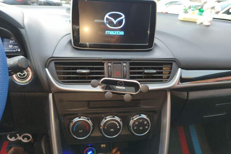 Used Mazda CX-4 2018 2.0L Automatic Two-Wheel Drive Blue Sky Dynamic Version China V Standard Audio And AC Panel