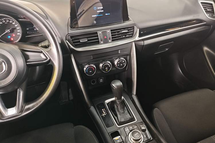 Used Mazda CX-4 2018 2.0L Automatic Two-Wheel Drive Blue Sky Dynamic Version China VI Standard Audio And AC Panel