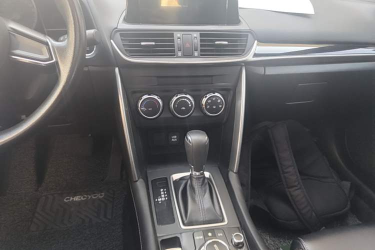 Used Mazda CX-4 2018 2.0L Automatic Two-Wheel Drive Blue Sky Dynamic Version China V Standard Audio And AC Panel