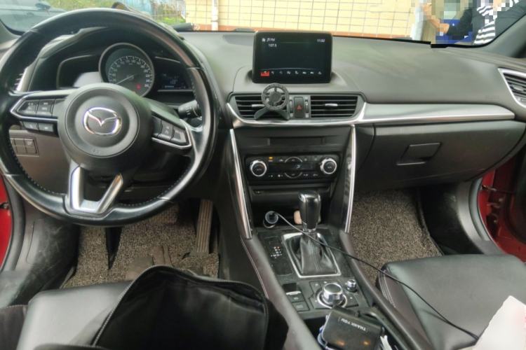 Used Mazda CX-4 2018 2.0L Automatic Two-Wheel Drive Blue Sky Premium Upgrade Version China V Standard Center Console