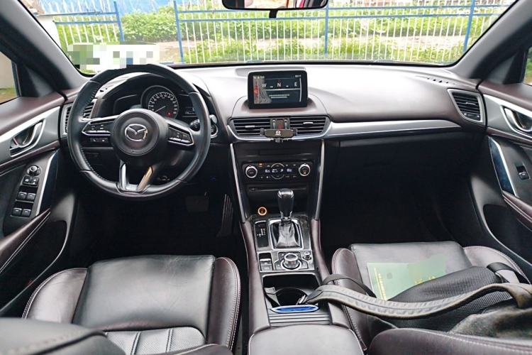Used Mazda CX-4 2018 2.0L Automatic Two-Wheel Drive Blue Sky Premium Upgrade Version China VI Standard Center Console