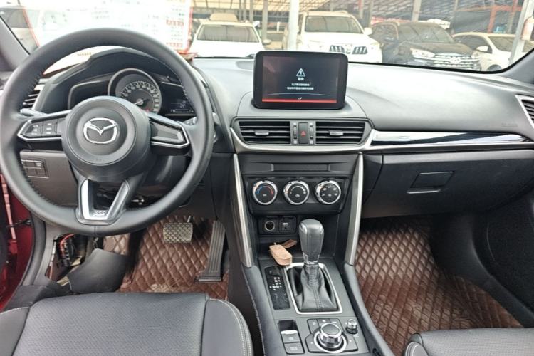 Used Mazda CX-4 2018 2.0L Automatic Two-Wheel Drive Blue Sky Dynamic Version China VI Standard Center Console