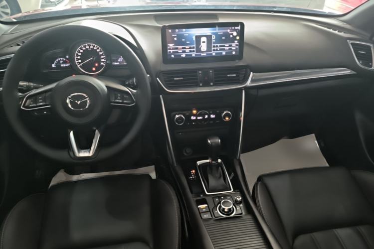Used Mazda CX-4 2018 2.0L Automatic Two-Wheel Drive Blue Sky Premium Upgrade Version China V Standard Center Console