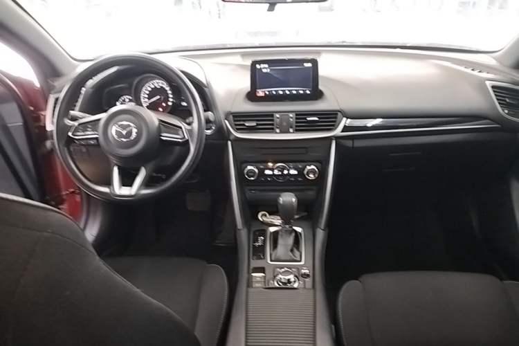 Used Mazda CX-4 2018 2.0L Automatic Two-Wheel Drive Blue Sky Exploration Version China V Standard Center Console