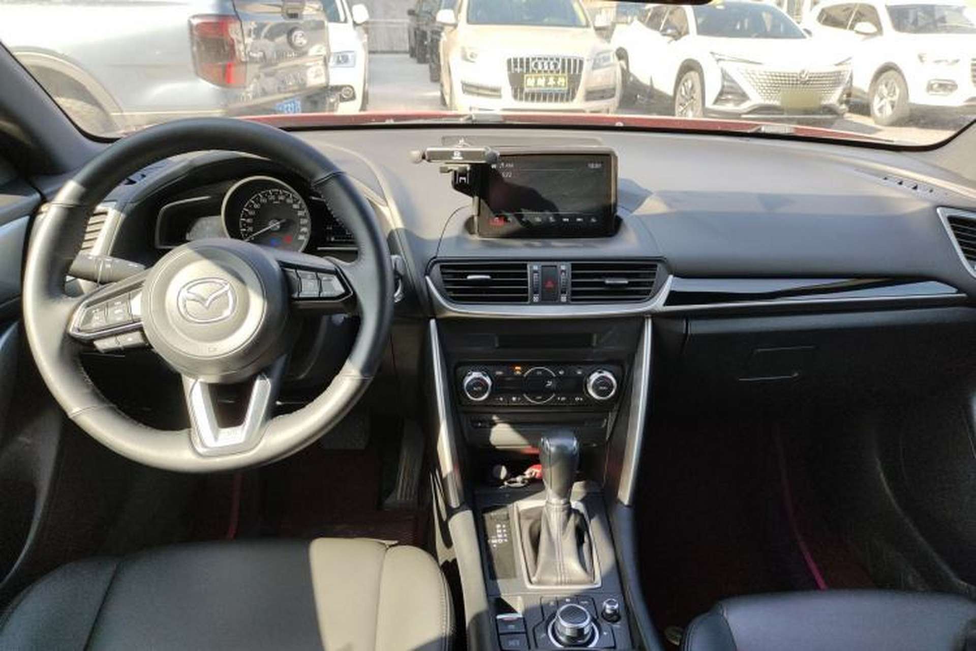 Used Mazda CX-4 2018 2.0L Automatic Two-Wheel Drive Blue Sky Exploration Version China V Standard Center Console
