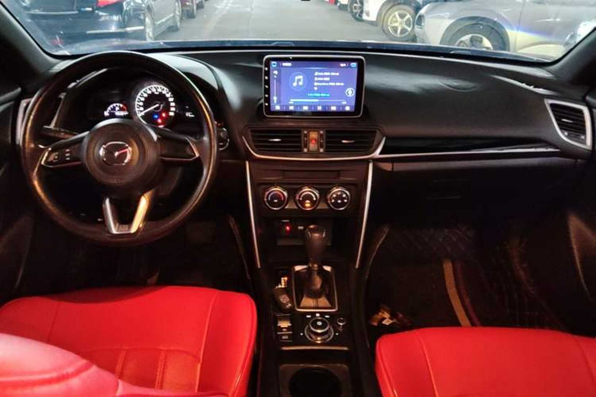 Used Mazda CX-4 2018 2.0L Automatic Two-Wheel Drive Blue Sky Dynamic Version China VI Standard Center Console