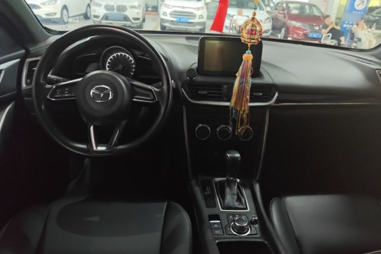 Used Mazda CX-4 2018 2.0L Automatic Two-Wheel Drive Blue Sky Dynamic Version China V Standard Center Console