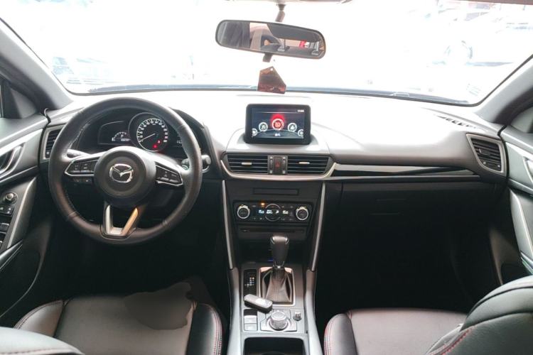 Used Mazda CX-4 2018 2.0L Automatic Two-Wheel Drive Blue Sky Exploration Version China V Standard Center Console