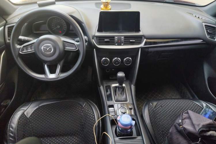 Used Mazda CX-4 2018 2.0L Automatic Two-Wheel Drive Blue Sky Dynamic Version China V Standard Center Console