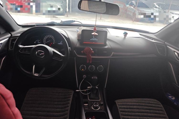 Used Mazda CX-4 2018 2.0L Automatic Two-Wheel Drive Blue Sky Dynamic Version China VI Standard Center Console