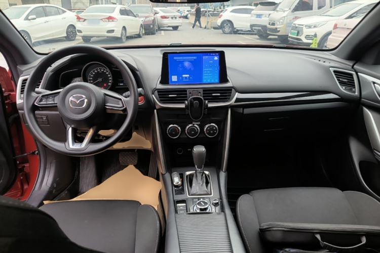 Used Mazda CX-4 2018 2.0L Automatic Two-Wheel Drive Blue Sky Dynamic Version China V Standard Center Console