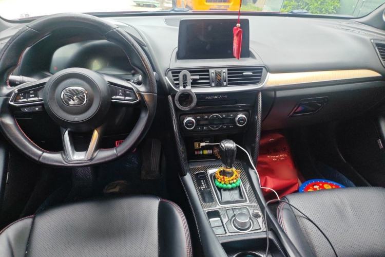 Used Mazda CX-4 2018 2.0L Automatic Two-Wheel Drive Blue Sky Dynamic Version China V Standard Center Console