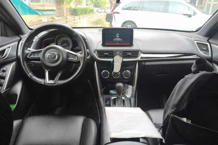 Used Mazda CX-4 2018 2.0L Automatic Two-Wheel Drive Blue Sky Dynamic Version China V Standard Center Console