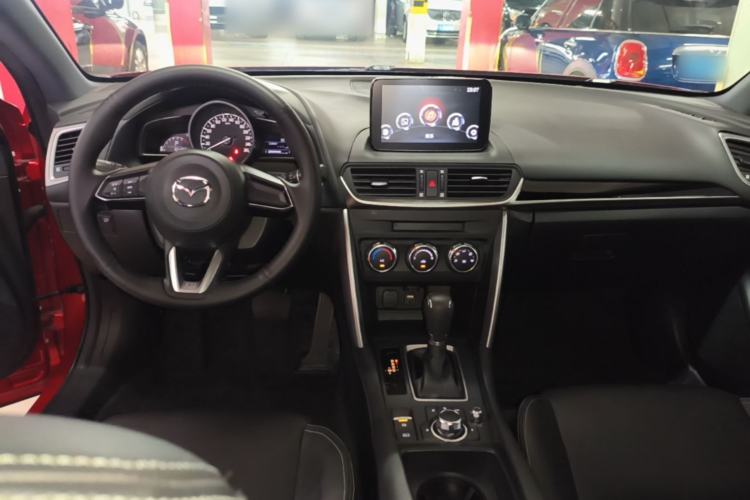 Used Mazda CX-4 2018 2.0L Automatic Two-Wheel Drive Blue Sky Dynamic Version China V Standard Center Console
