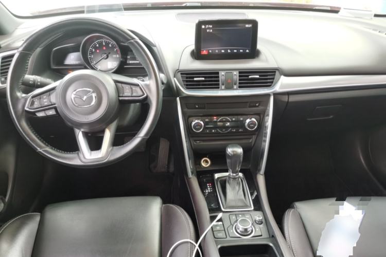 Used Mazda CX-4 2018 2.0L Automatic Two-Wheel Drive Blue Sky Leading Edition China V Standard Center Console