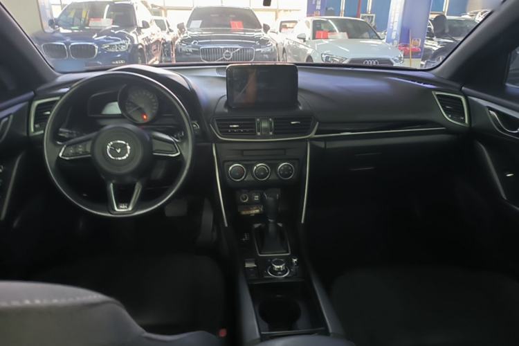Used Mazda CX-4 2018 2.0L Automatic Two-Wheel Drive Blue Sky Dynamic Version China VI Standard Center Console
