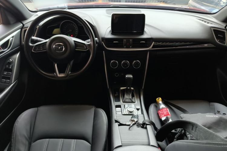Used Mazda CX-4 2018 2.0L Automatic Two-Wheel Drive Blue Sky Dynamic Version China V Standard Center Console