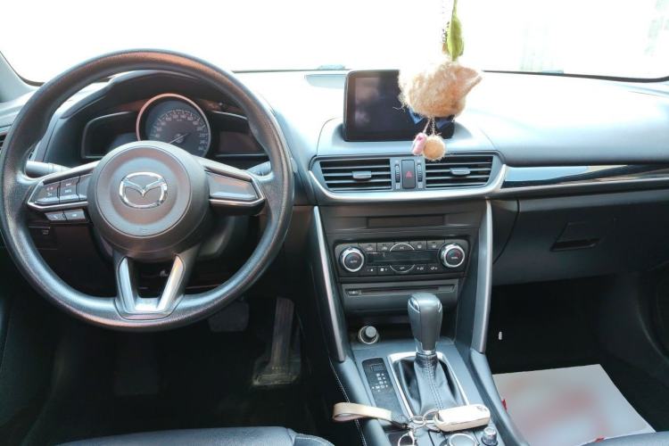 Used Mazda CX-4 2018 2.0L Automatic 2WD Blue Sky Exploration Edition China VI Standard Center Console