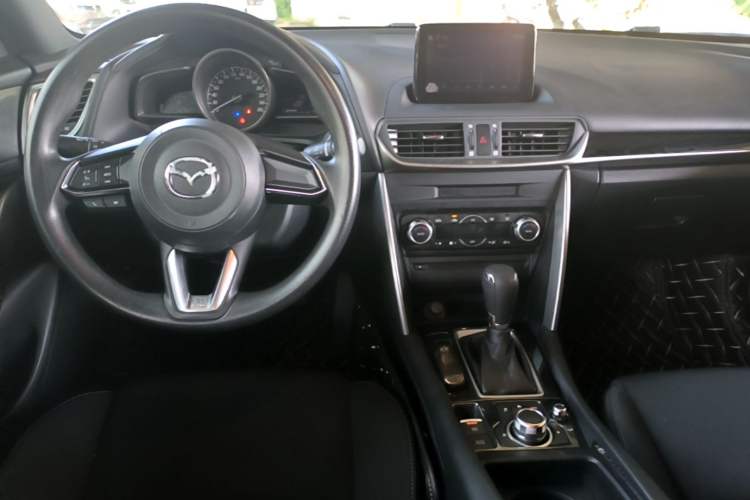 Used Mazda CX-4 2018 2.0L Automatic Two-Wheel Drive Blue Sky Exploration Version China V Standard Center Console