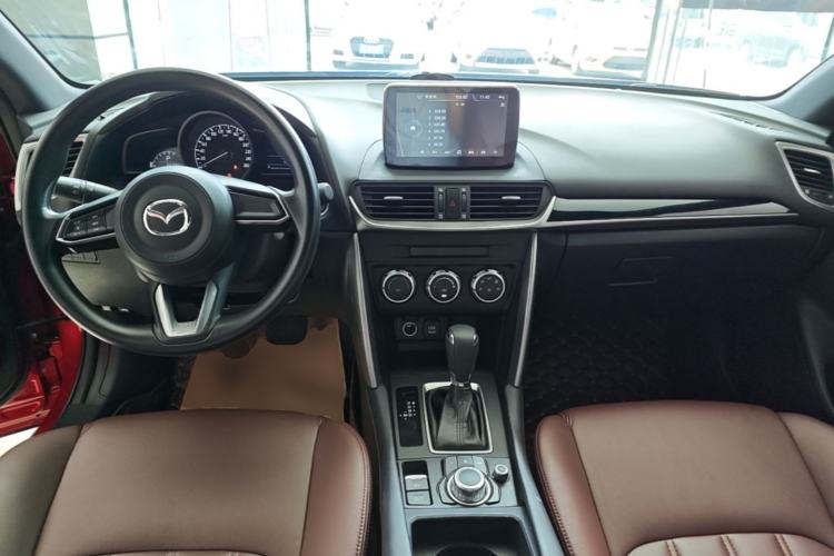 Used Mazda CX-4 2018 2.0L Automatic Two-Wheel Drive Blue Sky Dynamic Version China V Standard Center Console