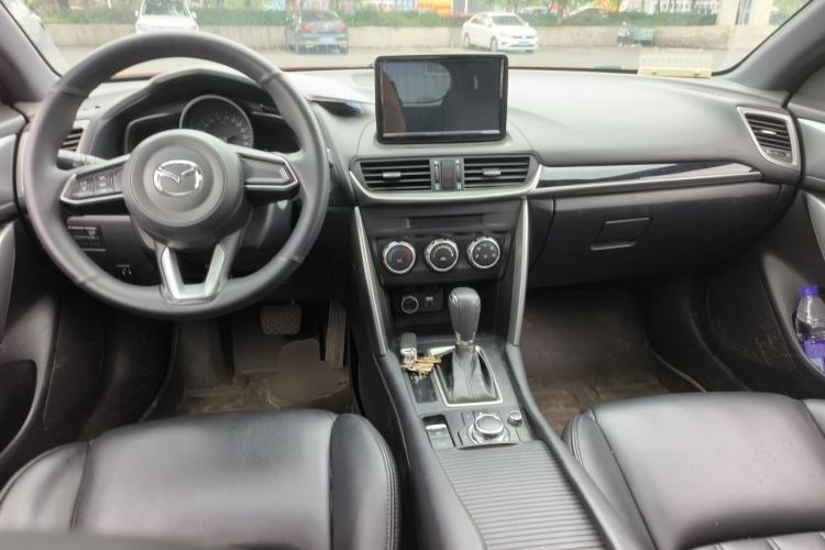 Used Mazda CX-4 2018 2.0L Automatic Two-Wheel Drive Blue Sky Dynamic Version China V Standard Center Console